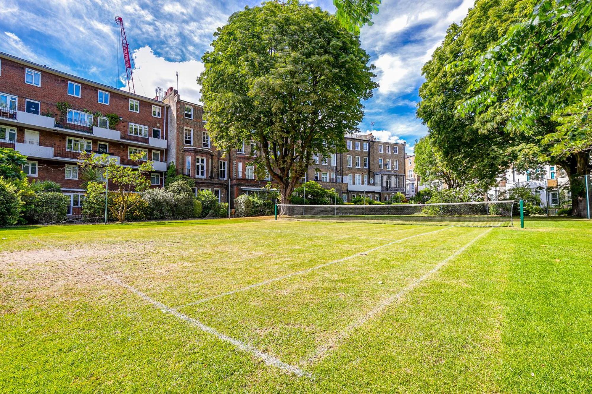 & Charming 2-3 Bed In Kensington, 2 Minutes To Tube, Piccadilly & District Lines, Stunning Garden Views