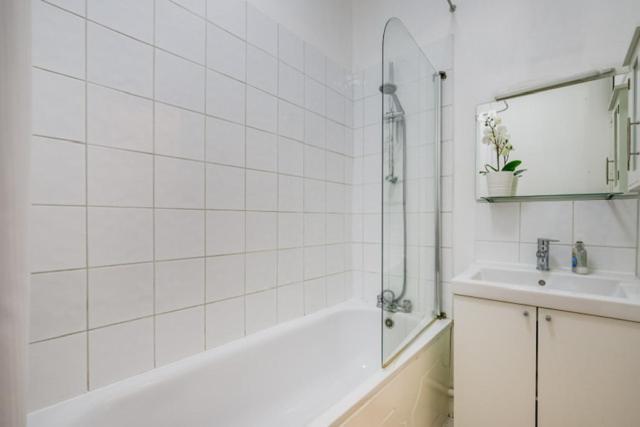 & Charming 2-3 Bed In Kensington, 2 Minutes To Tube, Piccadilly & District Lines, Stunning Garden Views Apartment