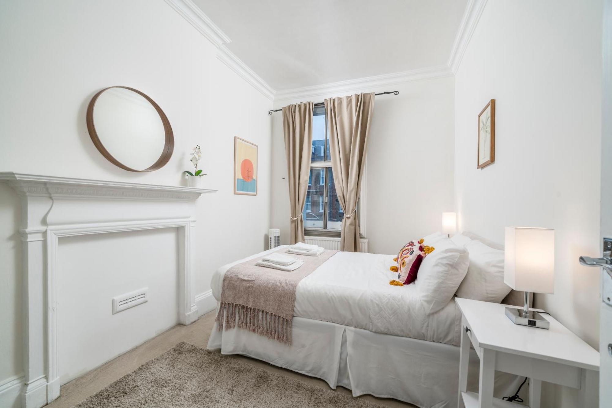 & Charming 2-3 Bed In Kensington, 2 Minutes To Tube, Piccadilly & District Lines, Stunning Garden Views London