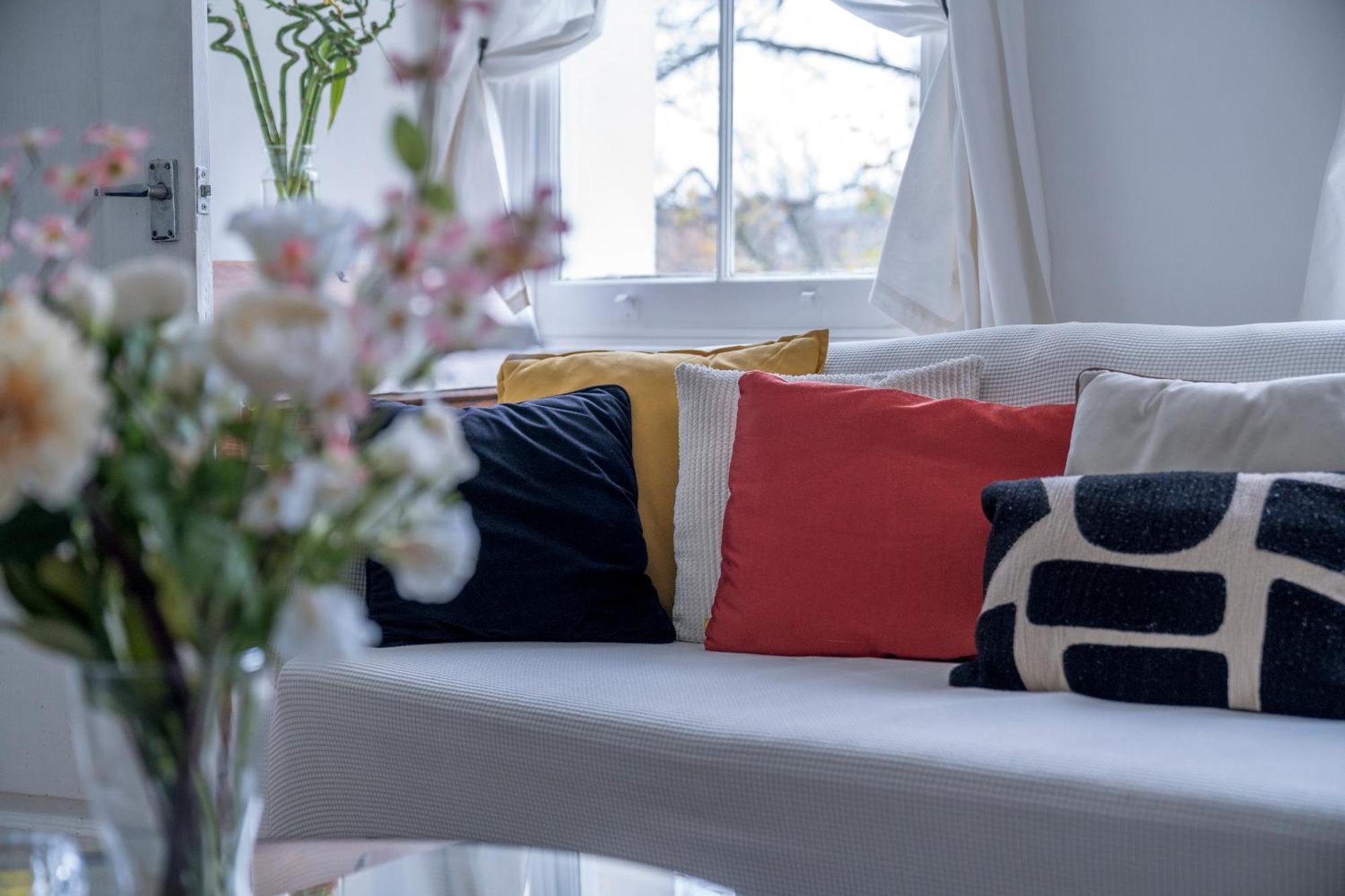 & Charming 2-3 Bed In Kensington, 2 Minutes To Tube, Piccadilly & District Lines, Stunning Garden Views