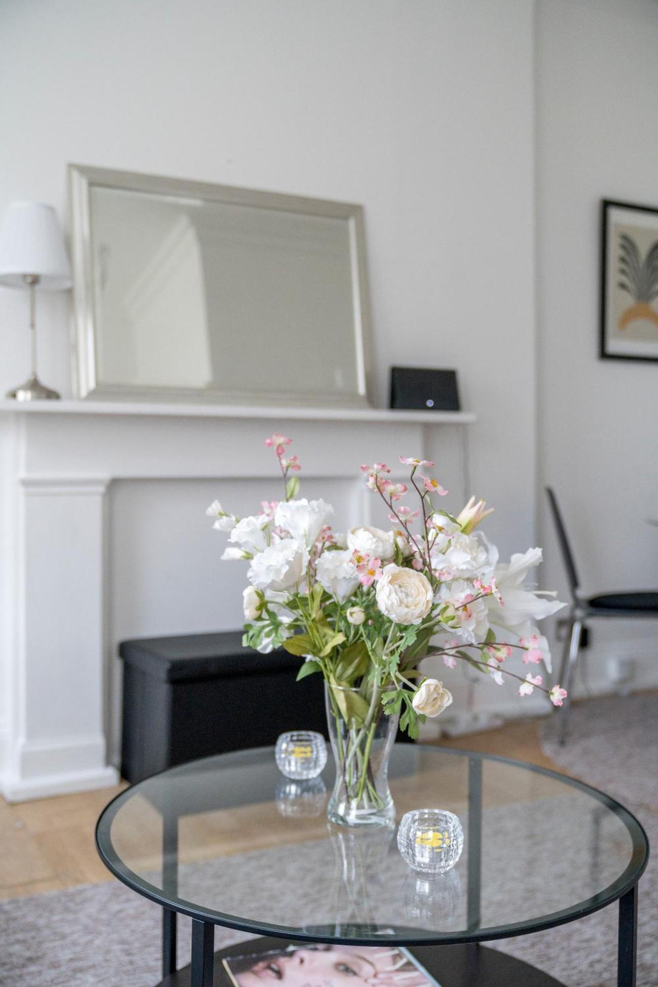 & Charming 2-3 Bed In Kensington, 2 Minutes To Tube, Piccadilly & District Lines, Stunning Garden Views Apartment